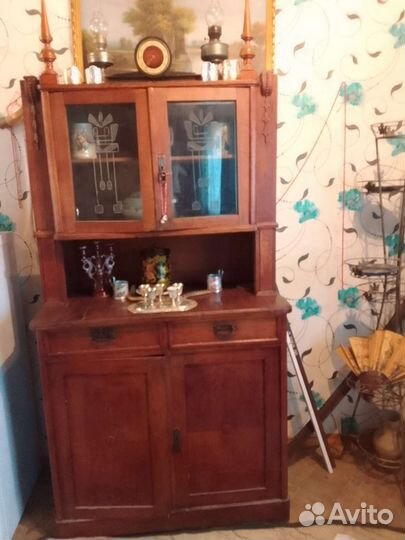Старинный антикварный шкаф буфет