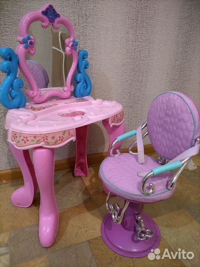 Парикмахерский уголок для кукол