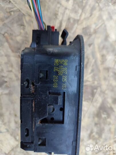 Кнопка ручника Vw Tiguan 1