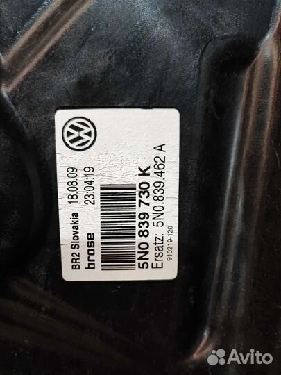 Стеклоподъемник задний Volkswagen Tiguan 5N1