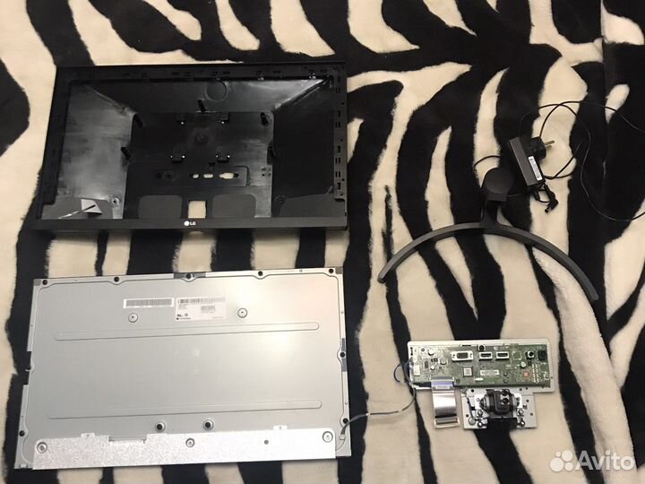 Монитор LG 22MK600M-B