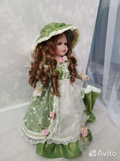 Кукла фарфоровая 38 см