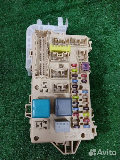 Блок предохранителей салонный Toyota Corolla Vers
