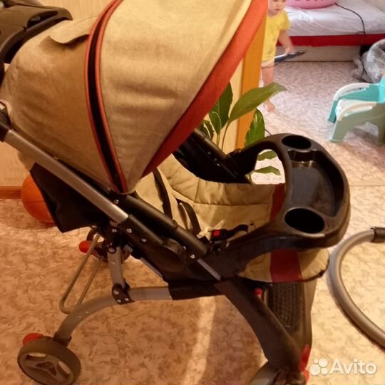 Прогулочная коляска