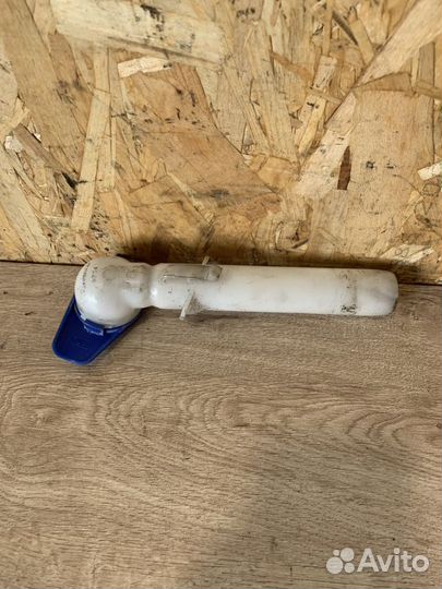 Горловина бачка омывателя Ford Kuga 1