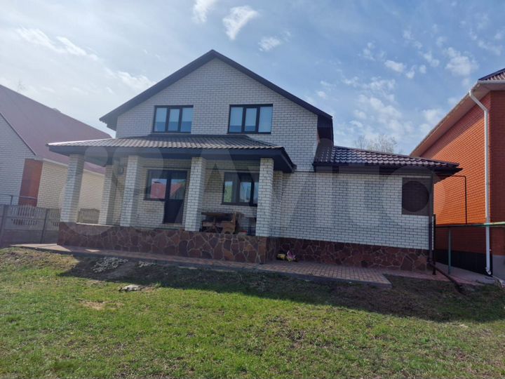 Дом 192,1 м² на участке 7,5 сот.