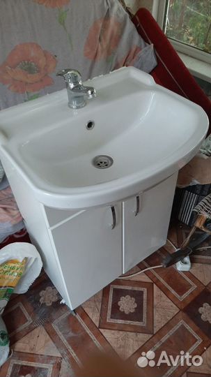 Раковина с тумбой