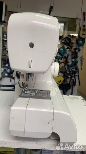 Швейная машинка zinger