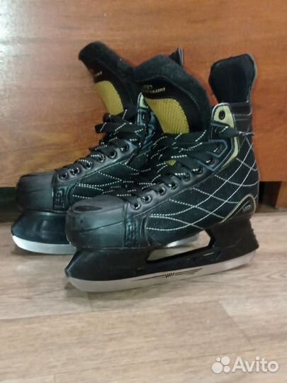 Коньки хоккейные