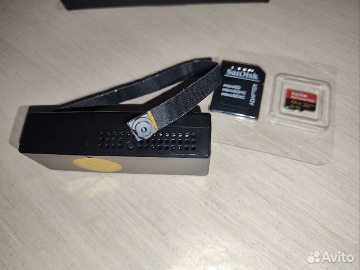 Мини видеокамера и мини наушники