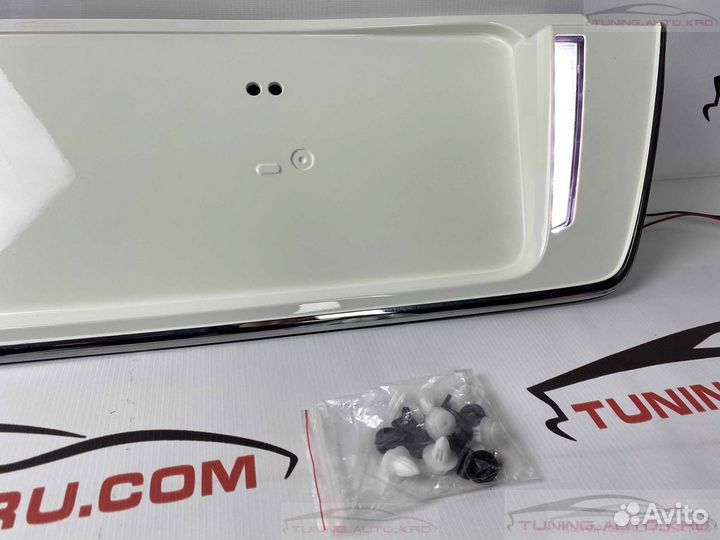 Накладка под номер на 5-ю дверь Lexus LX570 Superi