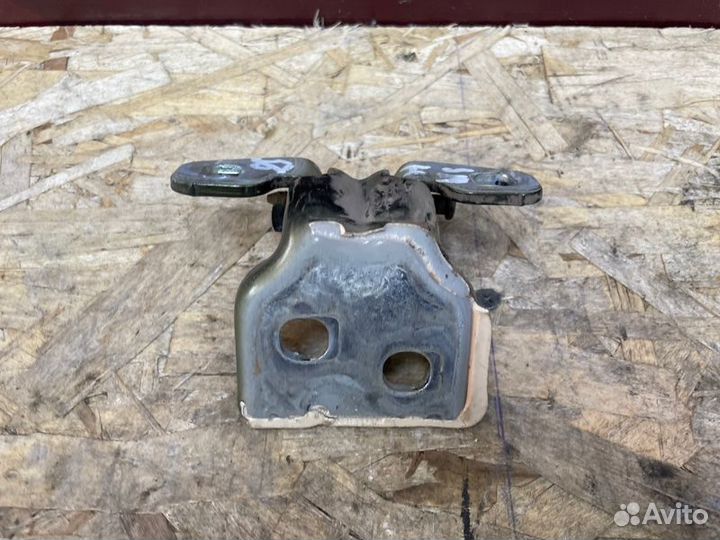 Петля двери задняя левая Renault Duster