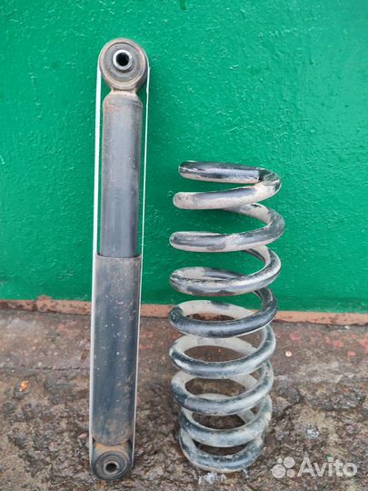 Амортизаторы с пружинами на Suzuki Grand Vitara