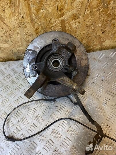 Кулак поворотный передний левый Kia Cerato хетчбэк