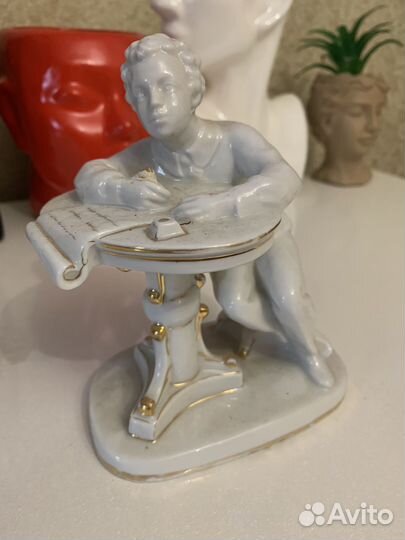 Продам фарфоровые статуэтки Винтаж