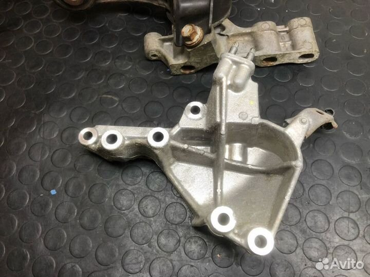 Подушка двигателя правая Lexus RX350