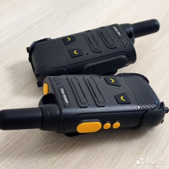 Рация-радиостанция в комплекте с наушниками