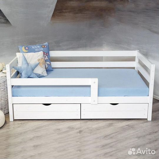 Кроватка софа для малыша высокий борт из массива