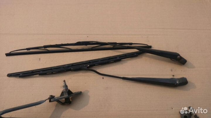 Трапеция дворников на Mercedes-Benz W123
