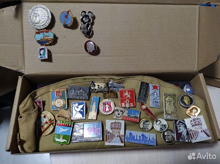 Значки и медали СССР разные