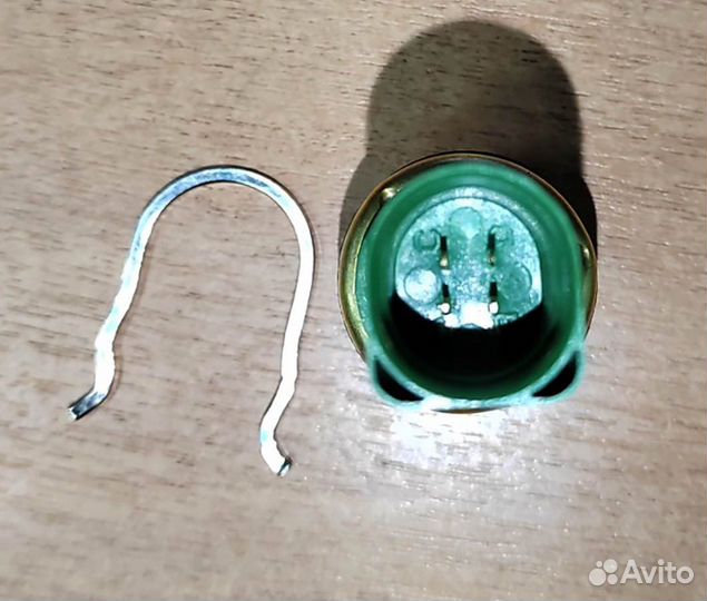 Датчик температуры жидкости VW / Audi 4х конт