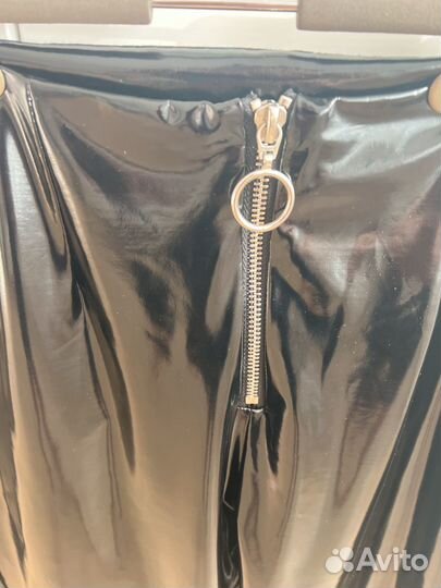 Лаковые брюки