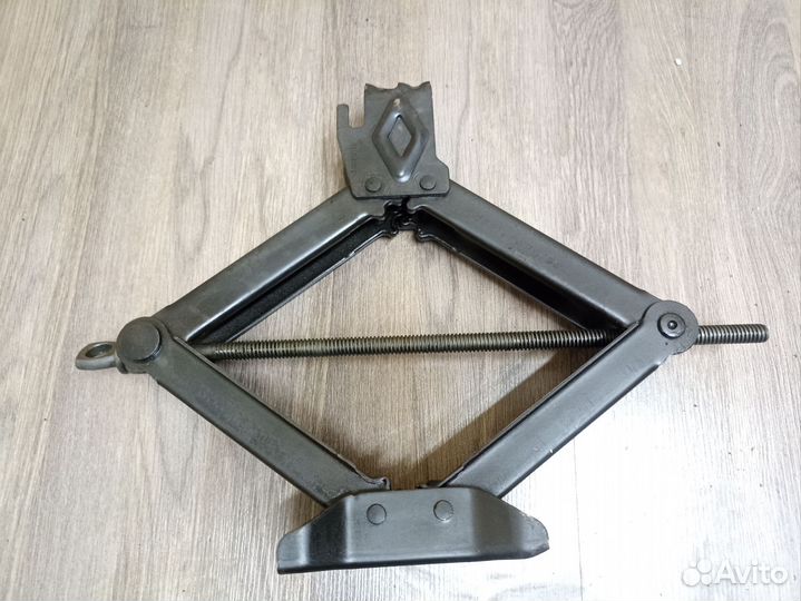 Домкрат Jeep Grand Cherokee WK2