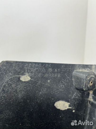 Брызговик задний левый Toyota Land Cruiser 200