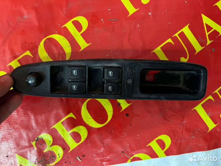 Блок кнопок стеклоподъемников на чери амулет