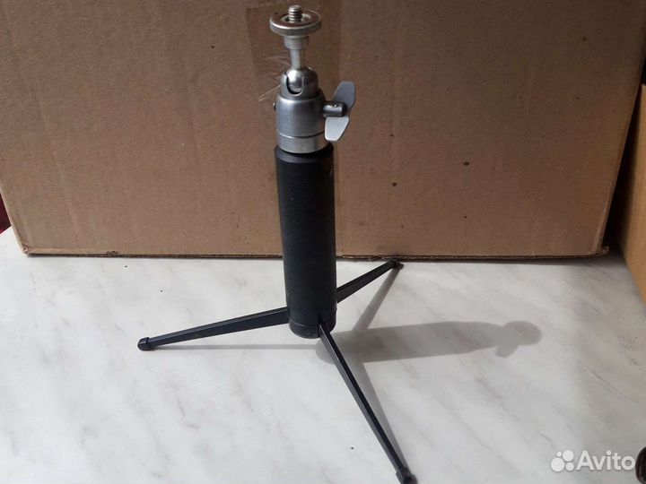 Штатив тринога