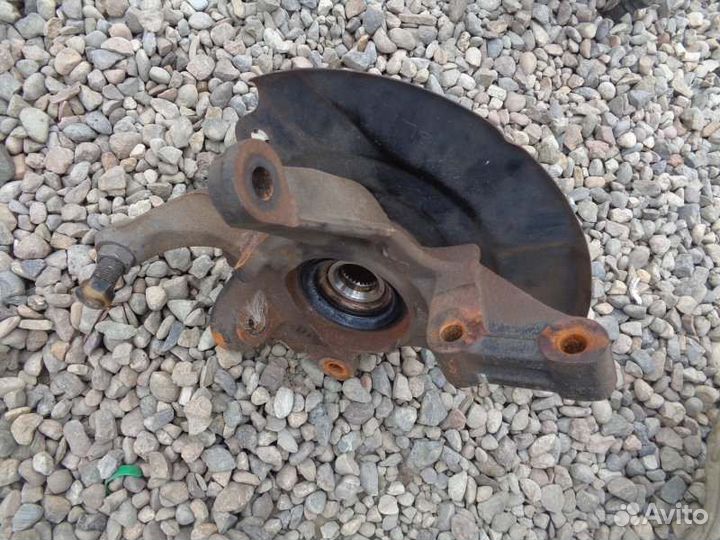 Ступица передняя левая Nissan Avenir W11 QG18DE