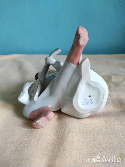 Статуэтка фарфор