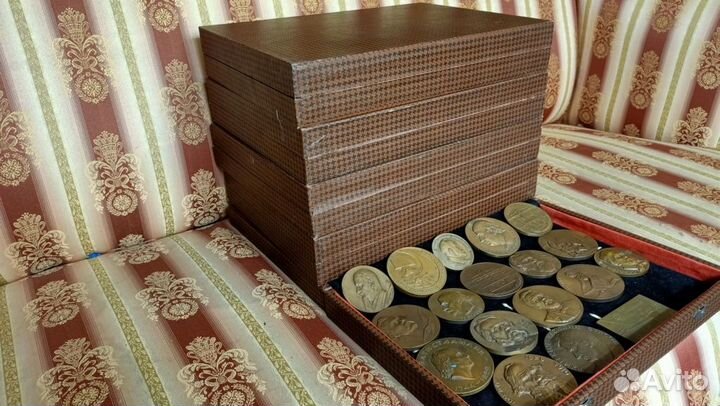 Настольная медаль