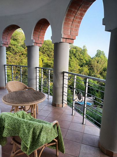 2-к. квартира, 106 м², 2/3 эт.