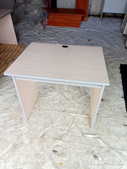 Продаётся стол-парта б/у. Доставка