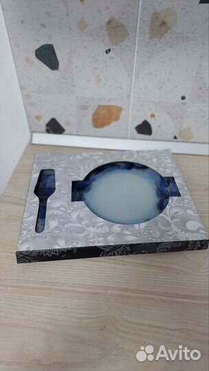 Блюдо с лопаткой для торта