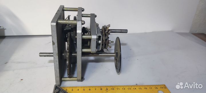 Редуктор поворотное устройство