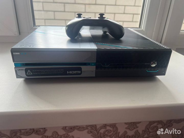 Xbox One Halo Edition