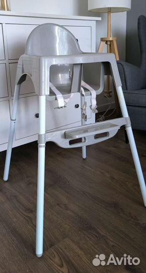 Стул для кормления похож на IKEA но с подножкой