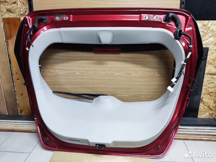 Дверь багажника