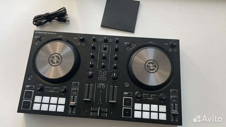 DJ контроллер Traktor s2mk3