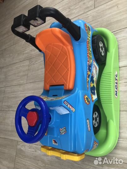 Машина каталка с родительской ручкой