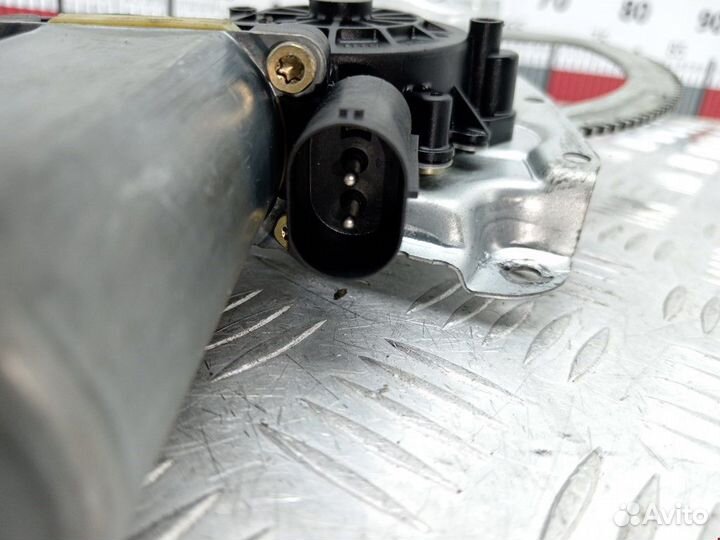 Стеклоподъемник передний правый BMW 3 E36 рест