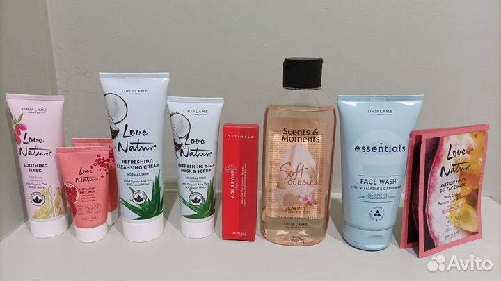 Маска для лица, крем для кожи вокруг глаз