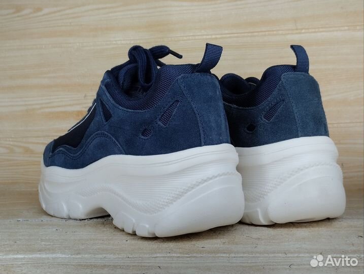 Размер 37. Кроссовки (весна)