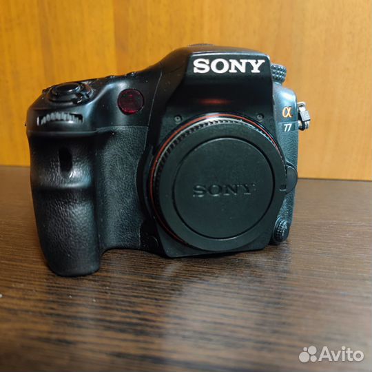 Sony alpha 77