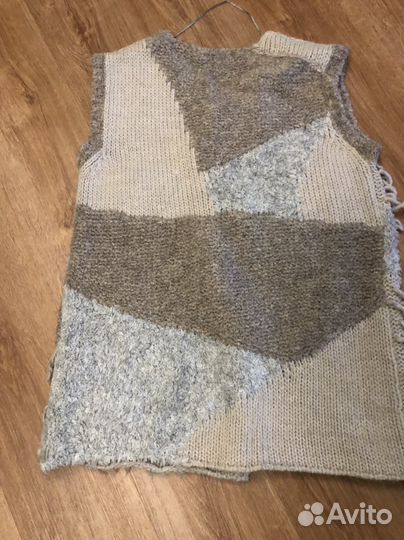 Жилетка женская вязаная