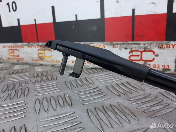 Щеткодержатель (поводок стеклоочистителя, дворник)