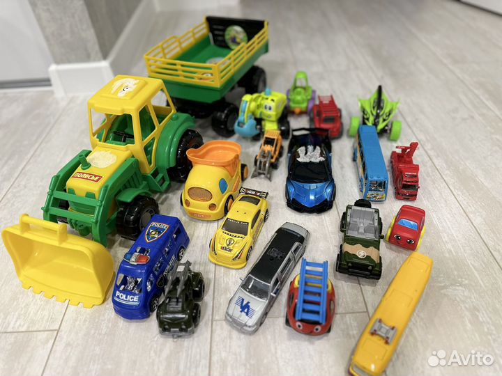 Машинки комплектом