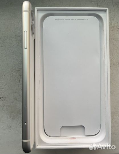 iPhone 11, 64 ГБ